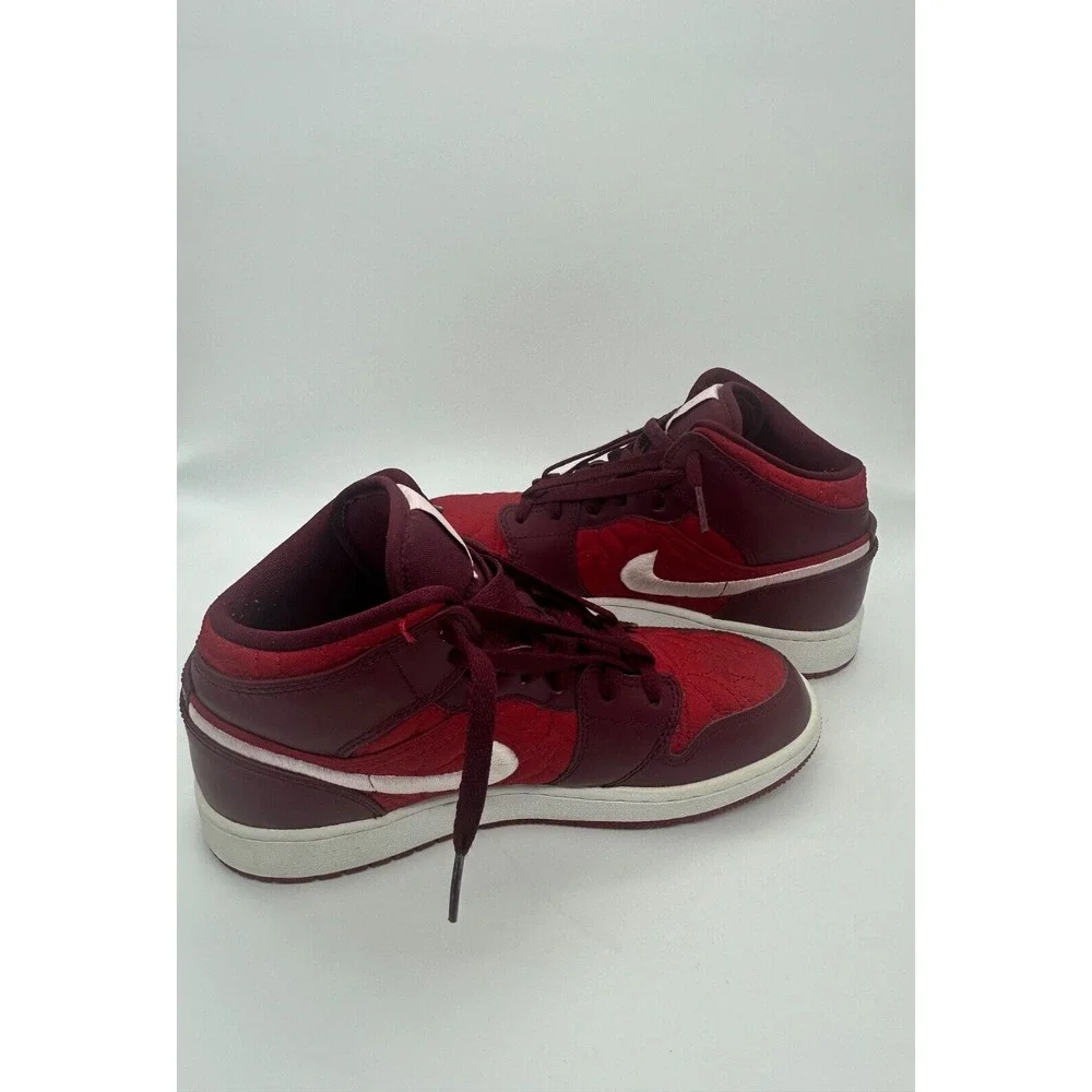 Nike Air Jordan 1 Mid SE GS Red Quilt AV5174-600 Size 4.5Y‎